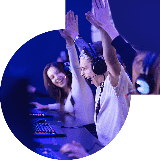 彩霸王独家双向驱动技术<br>让电竞玩家尽情享受极致高速快感